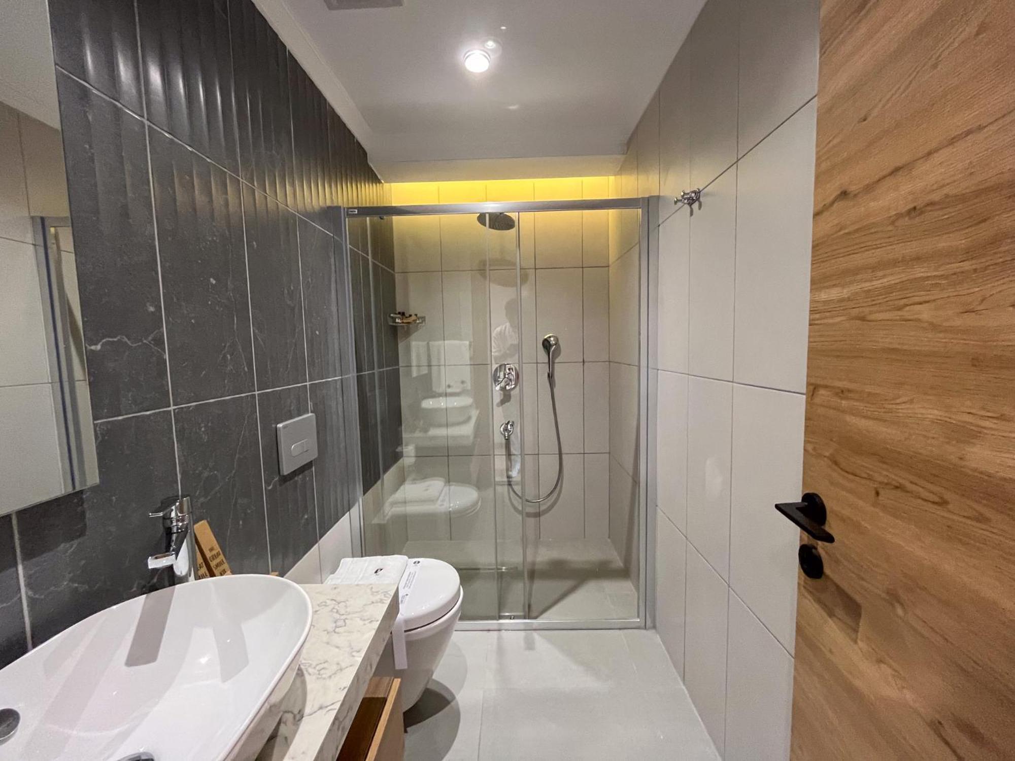 Ladur Resort Otel ทรับซอน ภายนอก รูปภาพ